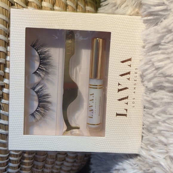 Lavaa Los Angeles Flirty Lash Set - Picture 3 of 3